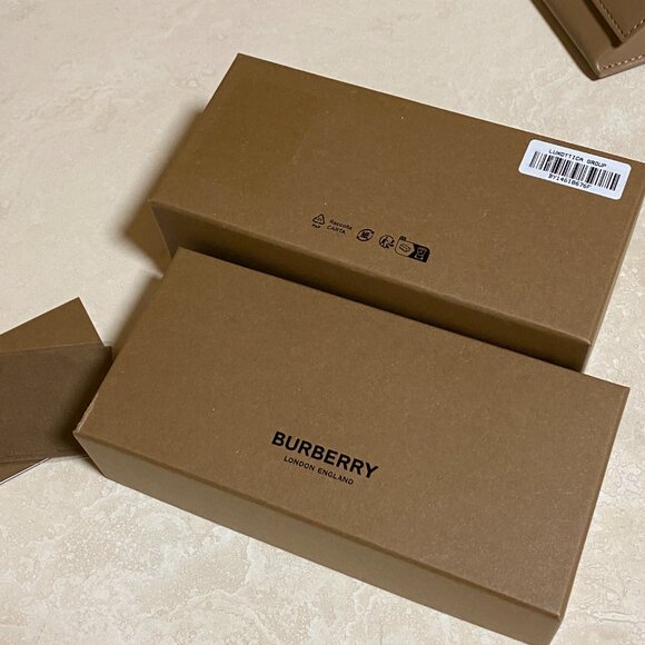 Brand new Burberry Glasses Case, Box, Cleaning Cloth and Booklet - Picture 4 of 10